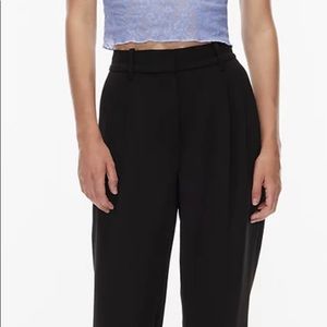 Black Aritzia Effortless Plants Size 4
